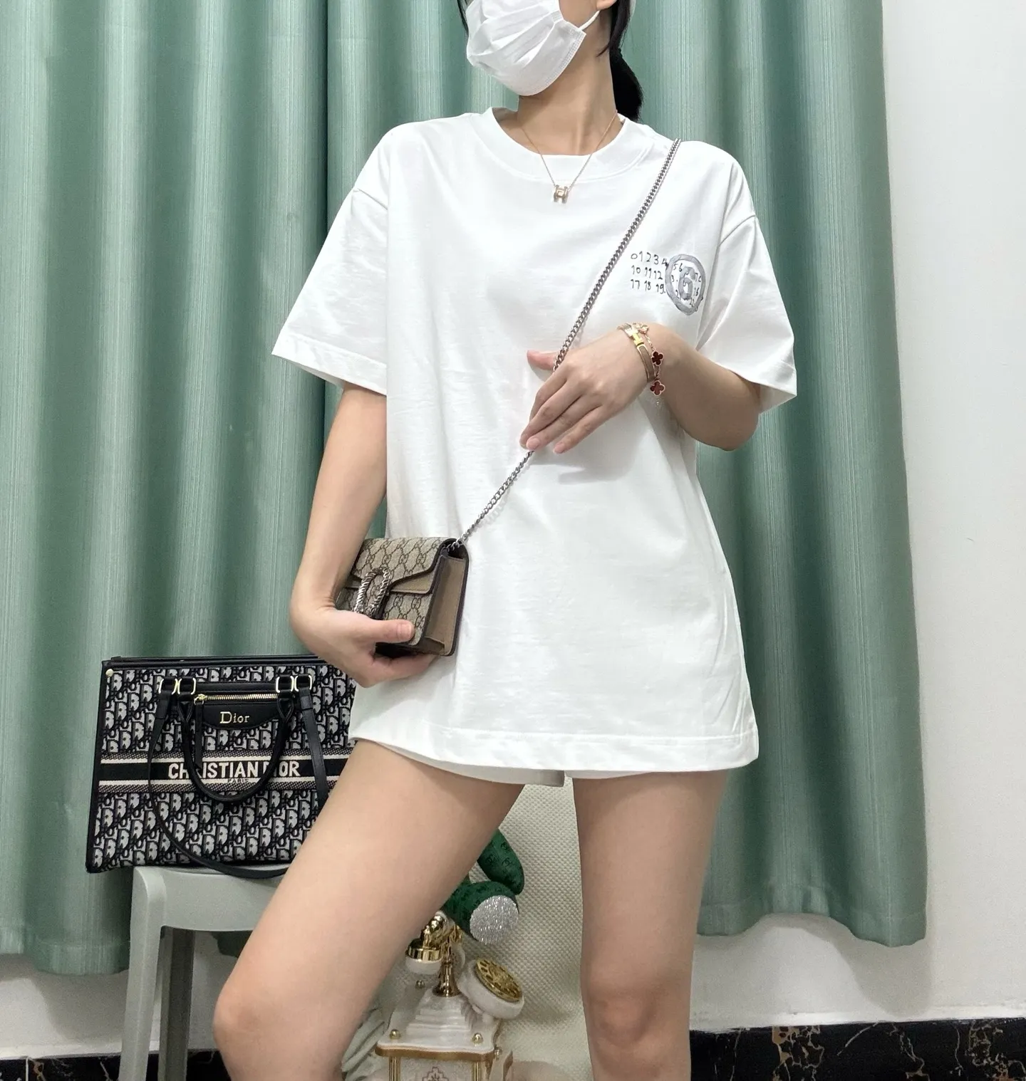 White ， Same Style